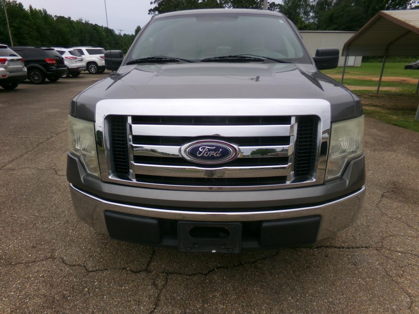 2010 Gray /Gray Ford F-150 XLT SuperCrew 5.5-ft. Bed 2WD (1FTFW1CVXAK) with an 5.4L V8 SOHC 24V FFV engine, 4-Speed Automatic transmission, located at 401 First NE, Bearden, AR, 71720, (870) 687-3414, 33.726528, -92.611519 - Photo#15